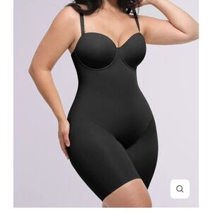 Sleek Black Strapless Shapewear Bodysuit